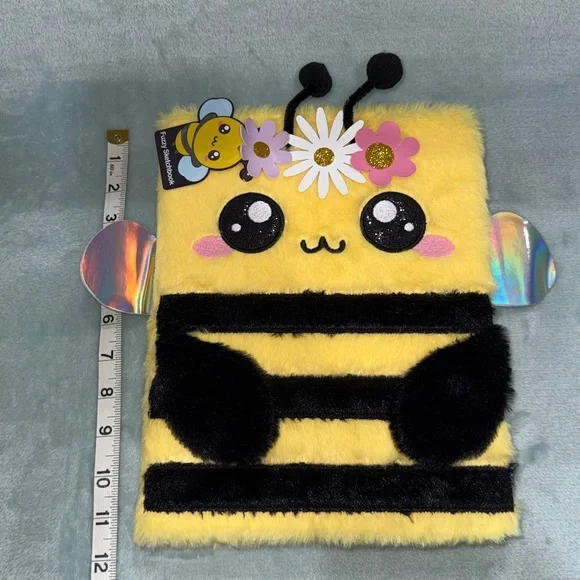 Cute Fuzzy Bee Sketchbook - Picture 12 of 13